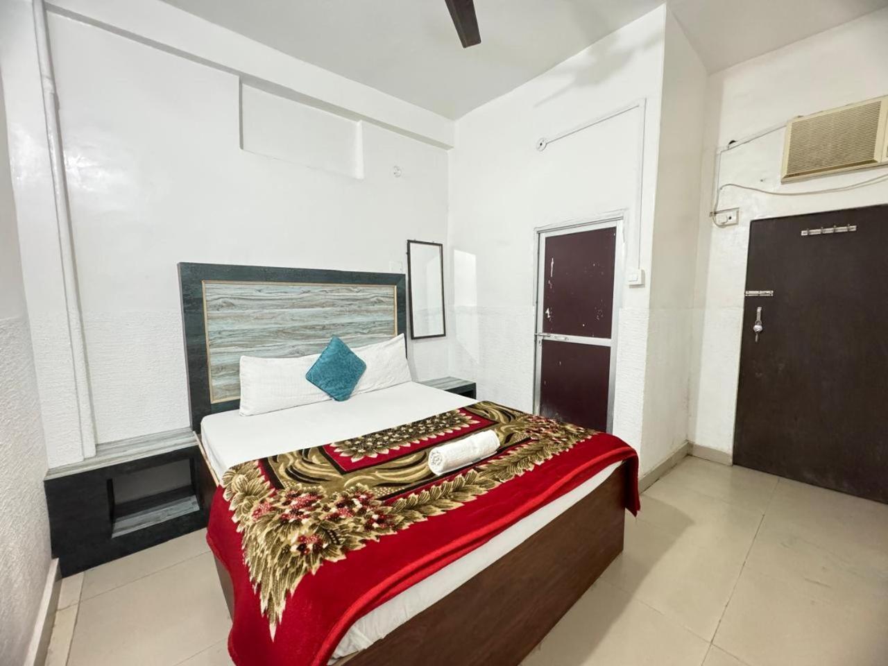 Madsquad Hostel Dorms & Rooms Varanasi Zimmer foto