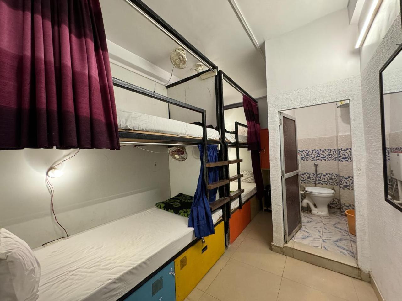 Madsquad Hostel Dorms & Rooms Varanasi Zimmer foto