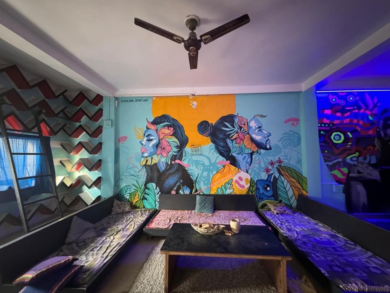 Madsquad Hostel Dorms & Rooms Varanasi Exterior foto
