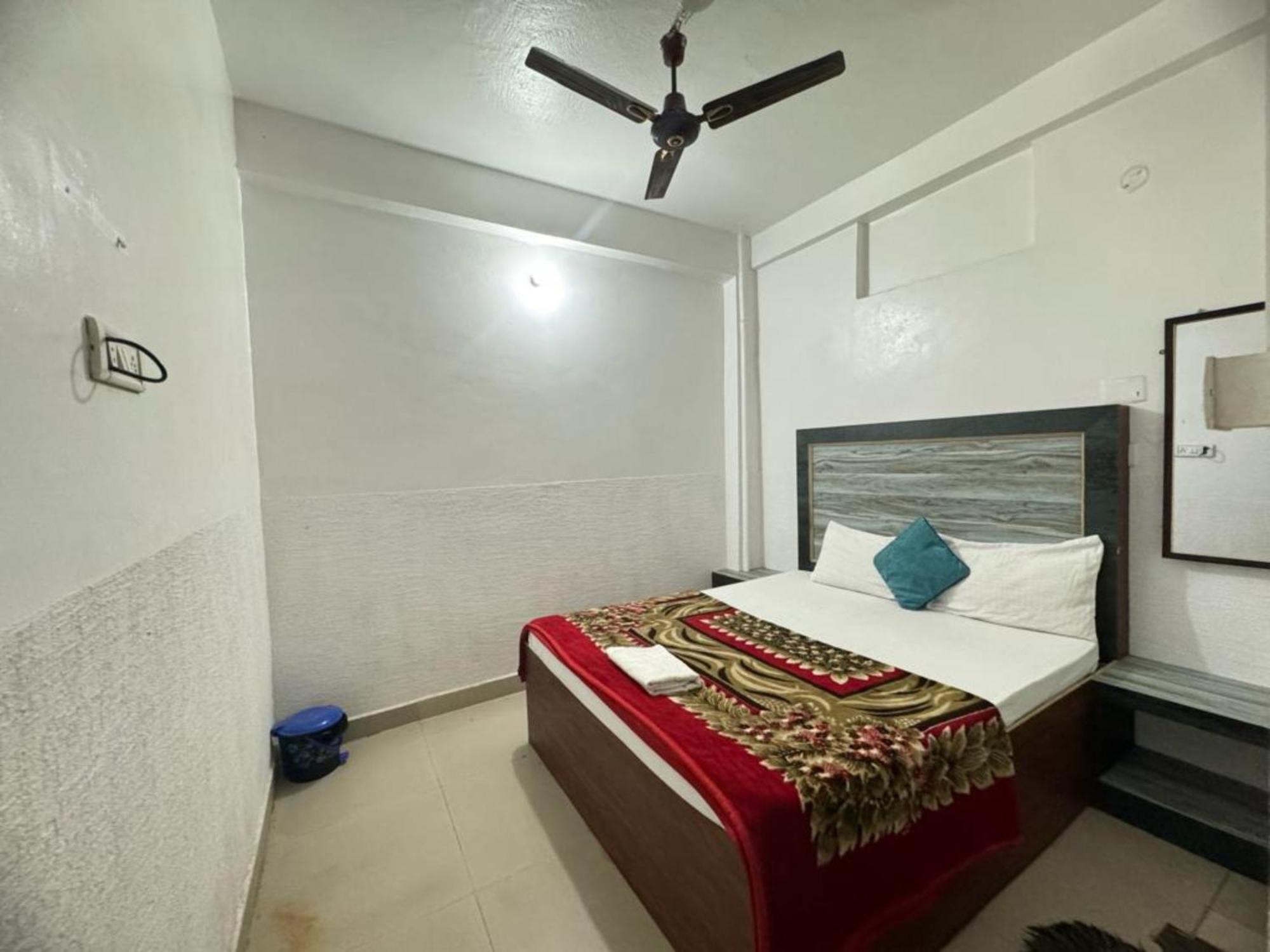 Madsquad Hostel Dorms & Rooms Varanasi Exterior foto