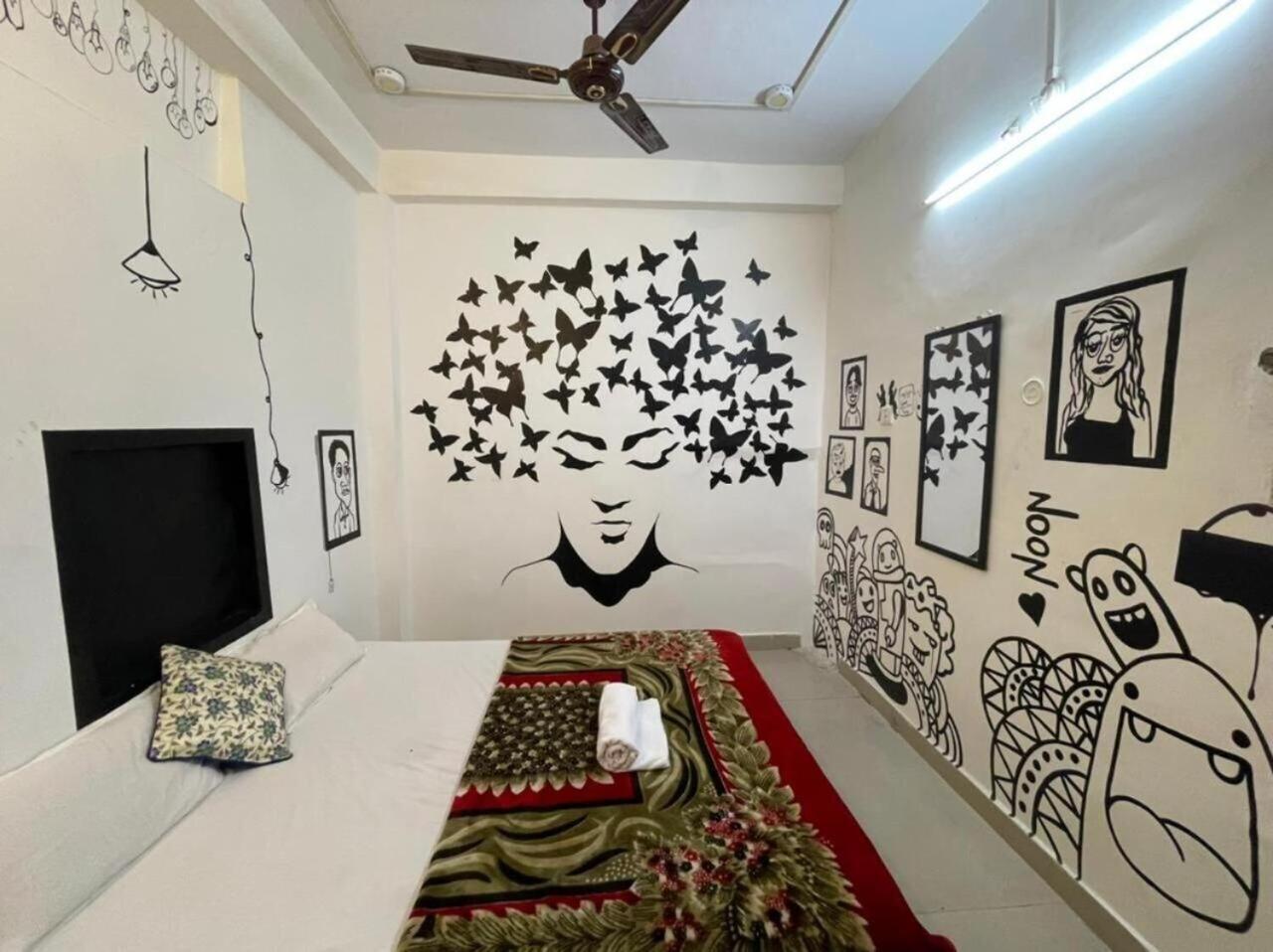 Madsquad Hostel Dorms & Rooms Varanasi Exterior foto